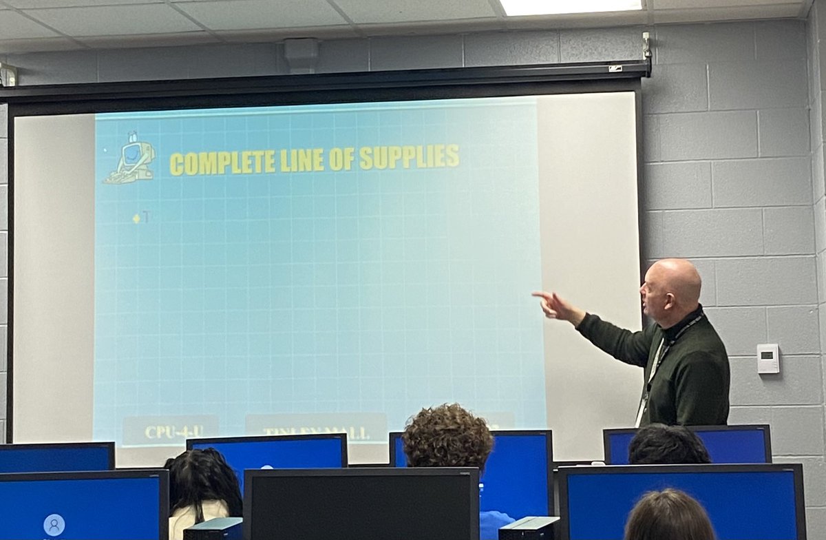 HS_AP_Warriors's tweet image. Mr. Green &amp;amp; his students are beginning the process of creating a project to market a given company! Collaboration &amp;amp; real life scenarios = engaged students! #wdpride