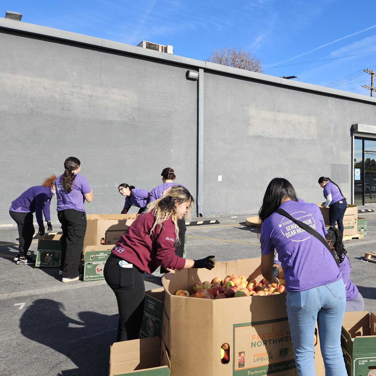 We were delighted to be part of @MSMU_LA's 17th Annual President's Invitation to Serve this weekend! Thank you to all the volunteers who helped to sort produce for our community 🍐