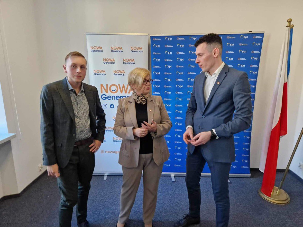 chludzinski_m's tweet photo. Na dzisiejszym spotkaniu podkarpackich struktur @NowaGeneracjaRP gościliśmy @TKH_Teresa. Dziękujemy za obecność i rozmowę! 
Naszym delegatem do Rady Krajowej został @JakubPilch26 👏
Dziękujemy @elukacijewska i @pawelkowalpl za stałą pomoc w organizacji naszych spotkań!❤️ https://t.co/bKhuvBzFfG