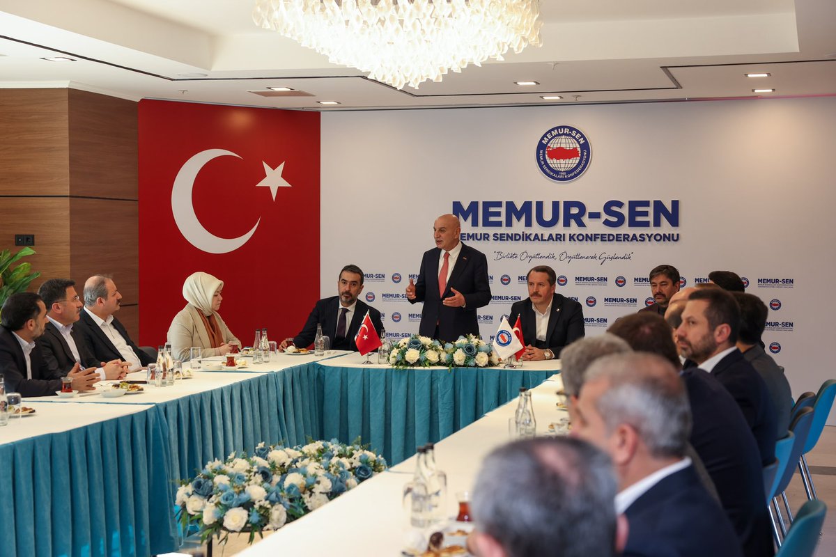 hatice_cakmak_'s tweet photo. İl Başkanımız @hakanhanozcan, Ankara Büyükşehir Belediye Başkan adayımız @turgutaltinok06 ile birlikte Memur - Sen Konfederasyon Başkanı @_aliyalcin_ ve yönetimini ziyaret ettik. https://t.co/Kd3QQuw13C