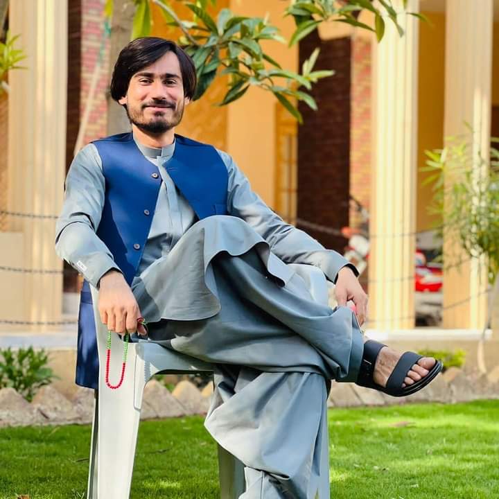 PashtoonsY's tweet photo. Unknown persons (known to all) detonated a bomb on a PTI rally led by the National Assembly candidate Saddam Tareen in Sabi city of Balochistan, in which 4 people were killed and 7 injured so far.
#Blast https://t.co/PGGEnPZvKi