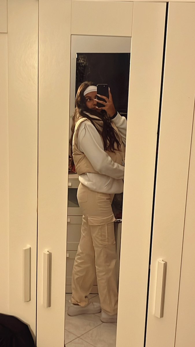 ___claaraa's tweet photo. you but no face!! https://t.co/pSuMi1HgTU
