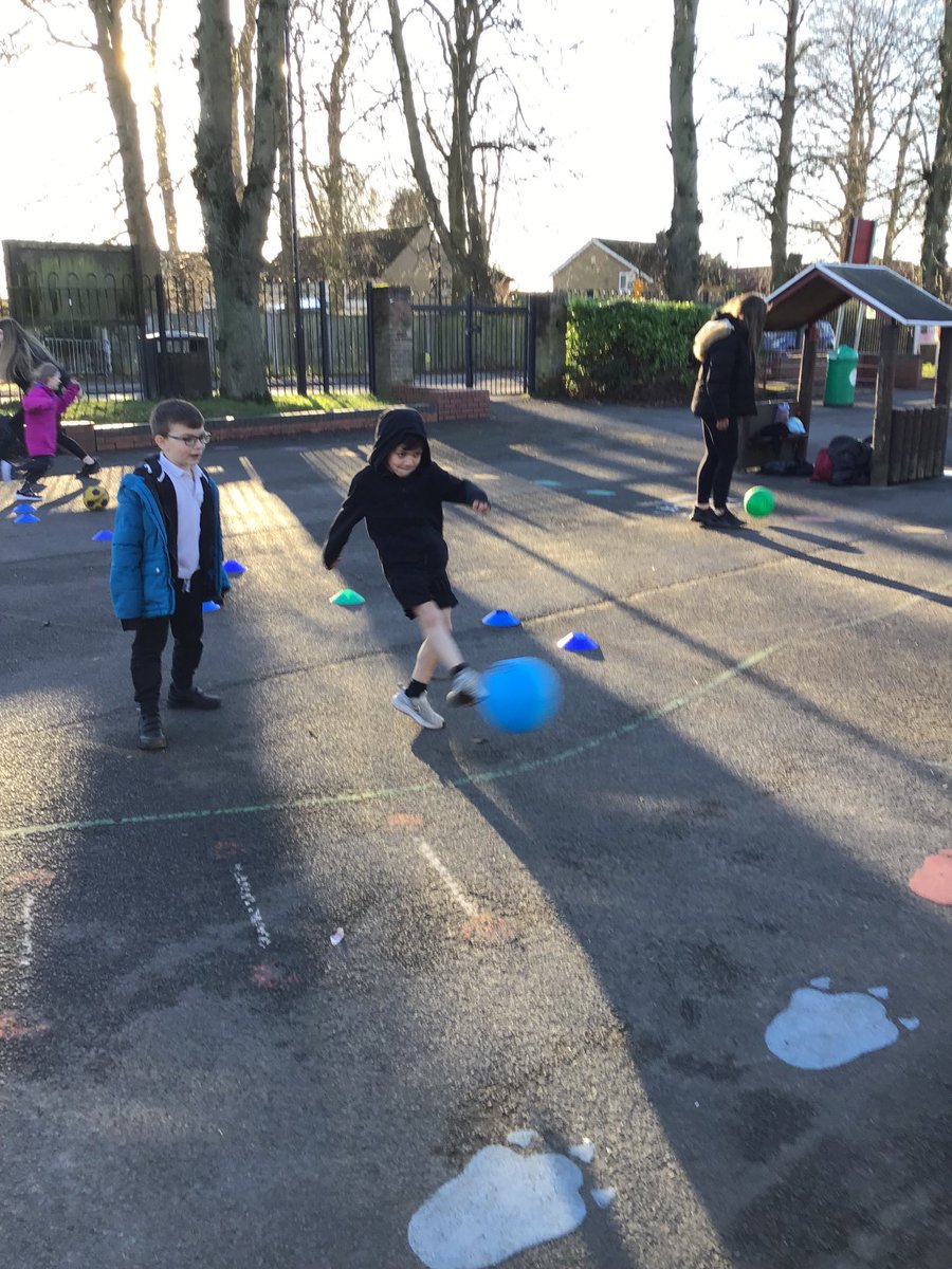 RalphBPSch_York's tweet photo. Class 3 had a fantastic time doing a range of PE activities with the year 9 students from Jo Ro. #RBPE https://t.co/opouEJiDPh
