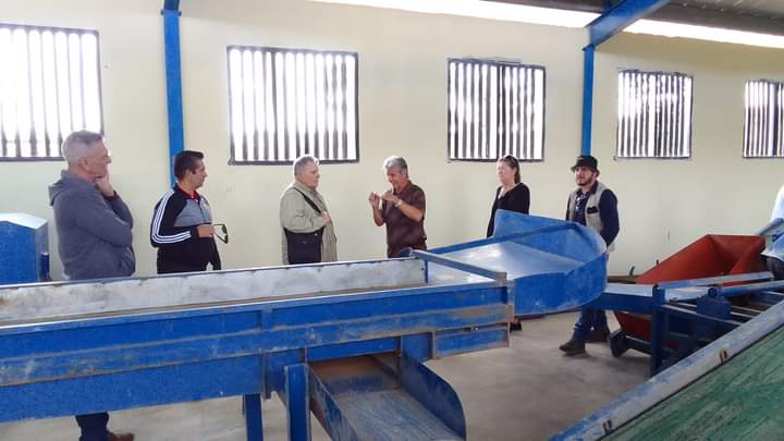 FCitma's tweet photo. Visitó #Cedel, #CITMA y expertos, el Proyecto auspiciado por #Prodel  "Reciclaje de Neumáticos" localizado en el municipio #Fomento #DesarrolloLocal  @CitmaSancti 
@AMPPFomento @DarieldeLenGar1  #SanctiSpiritusEnMarcha https://t.co/qYZlkozwWS