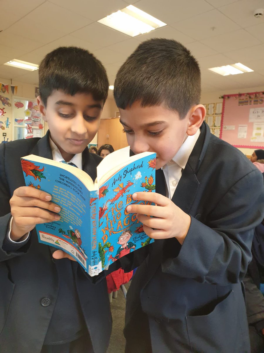 Year4ArkVic's tweet photo. 4T have been busy drawing inspiration from @andyjshepherd books! What a fantastic dragon π
I wonder if we will see some mischievous dragons in their writing β¦ π€
@arkvicprimary
#readinghelpswriting https://t.co/jDFdJQfIF0