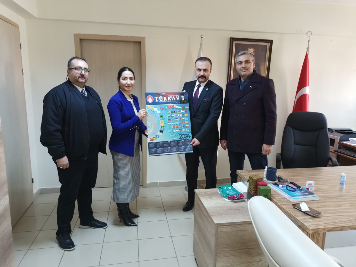 TurkavP's tweet photo. Polatlı Türkav Şube Yönetimi Olarak İlçe Sağlık Müdür Sayın Hüdaverdi Kul a Turan Temalı Takvimimizi Takdim Ettik, Göstermiş Oldukları İlgi ve Alakadan Dolayı Kendilerine Teşekkür Ederiz... https://t.co/pmBSqQfo67
