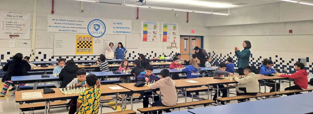 BraddockElem's tweet image. Very honored and EXCITED to WELCOME @USChess Federation Director, Carol Meyer &amp;amp; Ranae Bartlett, Director of Operations to our Tuesday morning Chess Club Meeting! PROUD of our Students! @FCPSSupt @FCPSRegion6 @Gponce_Schools @FCPS_TitleI @MrsDowling28 @APLopezFCPS @CKNCHESS 🦅💙♟️
