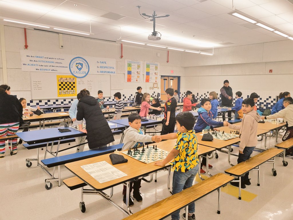 BraddockElem's tweet image. Very honored and EXCITED to WELCOME @USChess Federation Director, Carol Meyer &amp;amp; Ranae Bartlett, Director of Operations to our Tuesday morning Chess Club Meeting! PROUD of our Students! @FCPSSupt @FCPSRegion6 @Gponce_Schools @FCPS_TitleI @MrsDowling28 @APLopezFCPS @CKNCHESS 🦅💙♟️