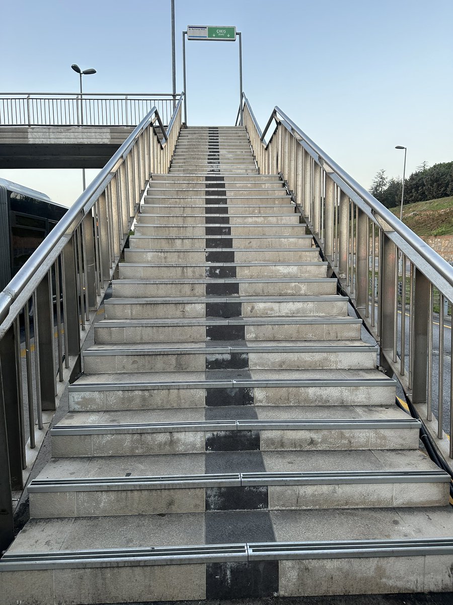 Burhaniye metrobüs durağına ne zaman asansör ya da yürüyen merdiven yapacaksınız ? 

<a href="/IBBcozummerkezi/">İBB Çözüm Merkezi</a> 
<a href="/iettdestek/">İETT Destek</a> 
<a href="/4444154/">İBB Ulaşım Yönetim Merkezi</a> 
<a href="/ibbhabercomtr/">İBB Haber</a> 
<a href="/ibbtvcanli/">İBB TV</a>
<a href="/ekrem_imamoglu/">Ekrem İmamoğlu</a>