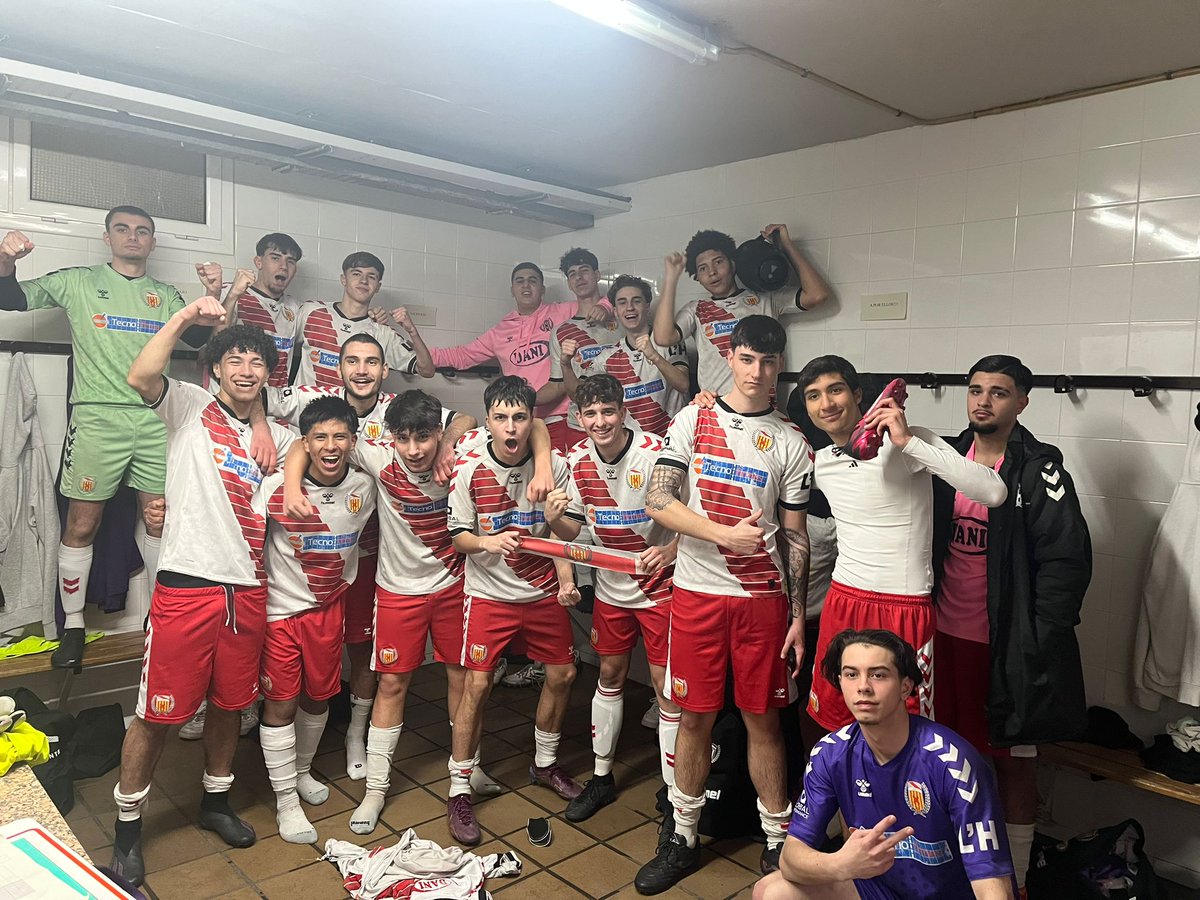 [MARCADOR JUVENIL]

🏆 2a Divisió | G17 | J14
✅️ <a href="/udgornal/">UD Gornal</a> 0-1 JD
⚽️ Kevin

🙌 Pas de gegant del conjunt de <a href="/Ramirez_Raul4/">Raul</a> per assolir el campionat de lliga, després d'aquest triomf davant el segon classificat i seguir líder indiscutible i invicte.

#SomhiHospi #SomFutur⚪️❤️