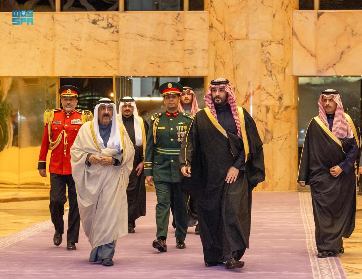 alsaud1ksa's tweet photo. سمو أمير دولة الكويت يغادر الرياض،
وسمو #ولي_العهد في مقدمة مودعيه.
#أمير_الكويت_في_المملكة | https://t.co/Awglp1huaF