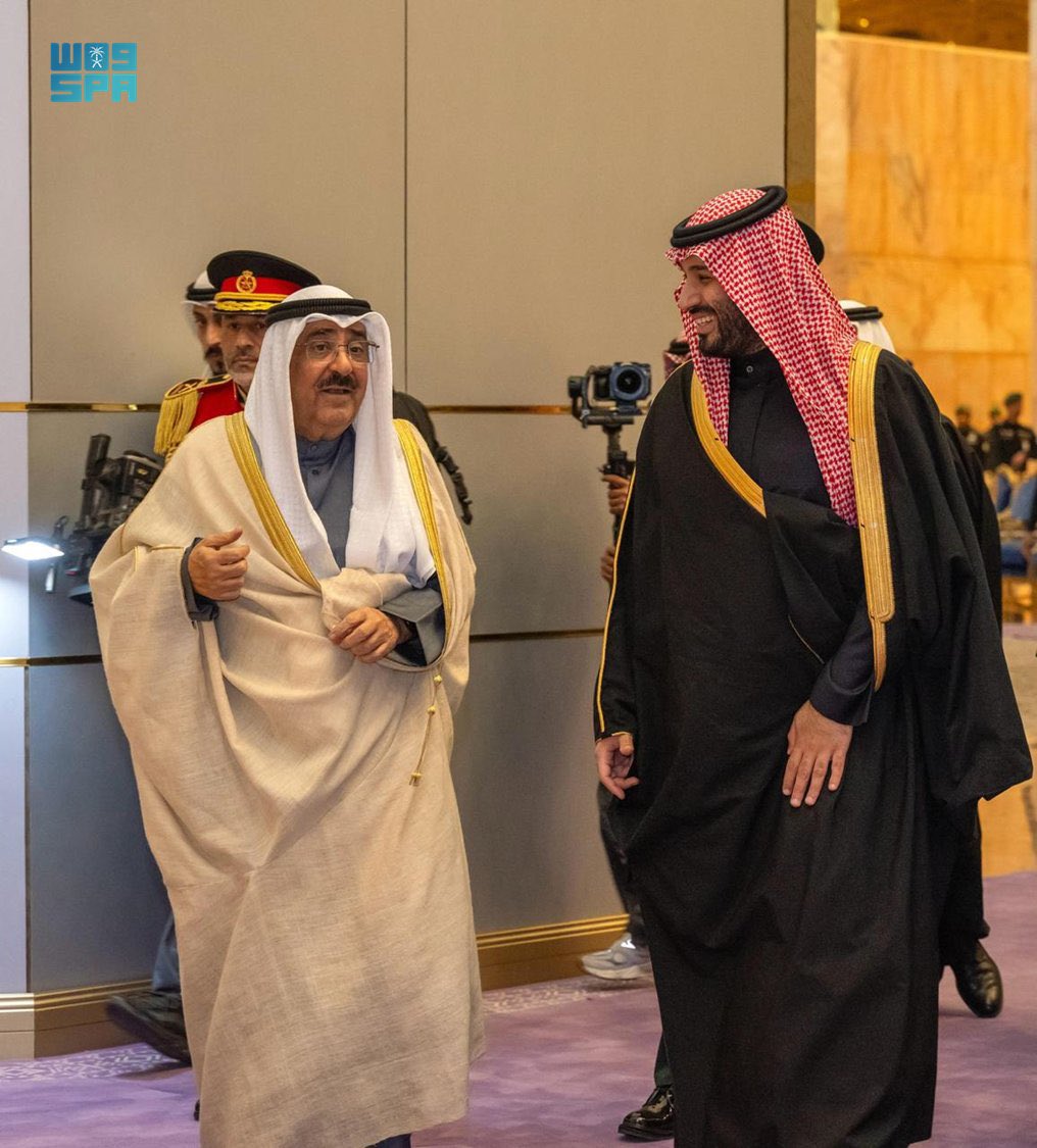 alsaud1ksa's tweet photo. سمو أمير دولة الكويت يغادر الرياض،
وسمو #ولي_العهد في مقدمة مودعيه.
#أمير_الكويت_في_المملكة | https://t.co/Awglp1huaF