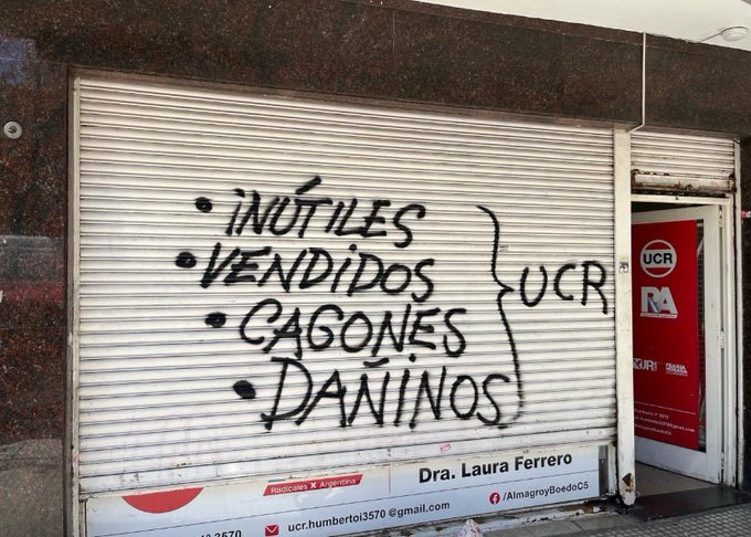 PERIODlSTAPERON's tweet image. Mirá UCR casi casi te hicieron la bio. Faltó arrastrados nomás.