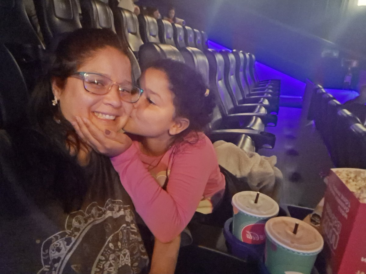 Carlitar1991's tweet photo. Día de cine con las crías 🤗 https://t.co/Mk7yjhLvfR
