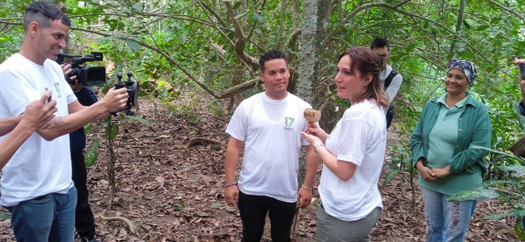 BTJIsla's tweet photo. #IslaDeLaJuventud SEDE NACIONAL DEL LANZAMIENTO DEL EVENTO ECOJOVEN 2024. Felicidades a todos los betejotistas Pineros. Listos para los EcoJoven a nivel de base. Feliz jornada felicidades #ReJAC #17ReJAC #60BTJ #SentirPinero @VictorV20545079 @ComiteUJCIsla 🏝️🦜🇨🇺🌲 #EcoJoven2024 https://t.co/D4p36Afnpm