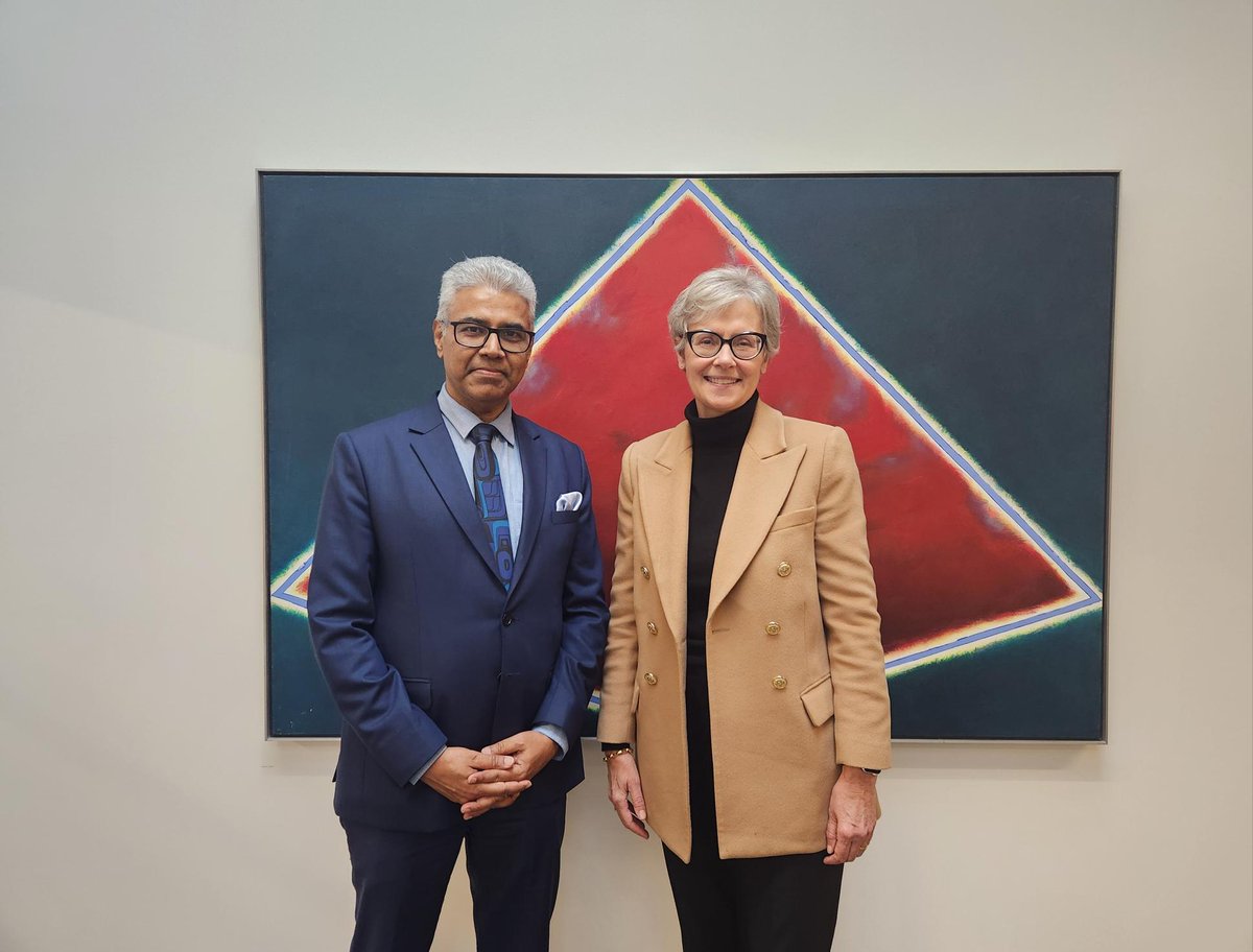 Thank you to Consul General Manish and representatives from @cgivancouver for dropping by our @sfusurrey and Burnaby campuses yesterday! CG Manish toured Mechatronics Systems Engineering Labs and 4D Labs and spoke with President @drjoyjohnson about working together to support…