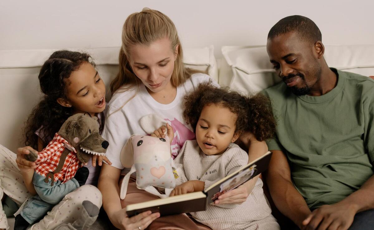 AvenueKae's tweet photo. This week for our Literacy Initiative, we are encouraging families to read together! Share pictures of your child reading with a family member on social media by tagging @Whitehallrams and using the hashtag #WhitehallReads for a chance to win a prize! https://t.co/tvGRhIMULZ