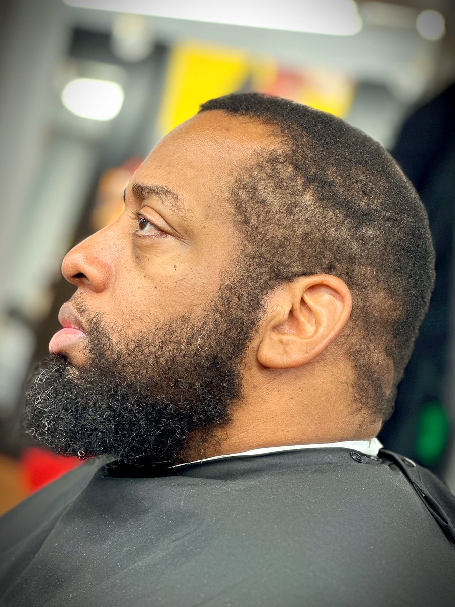 Frank_TheBarber's tweet photo. NO Hair .. NO Care 💥
He is a different man now 😮‼️ #phingerprint #beardcut #ultimatelifestylebb #phillybarber #freahshapeup https://t.co/70KhJlZw0z