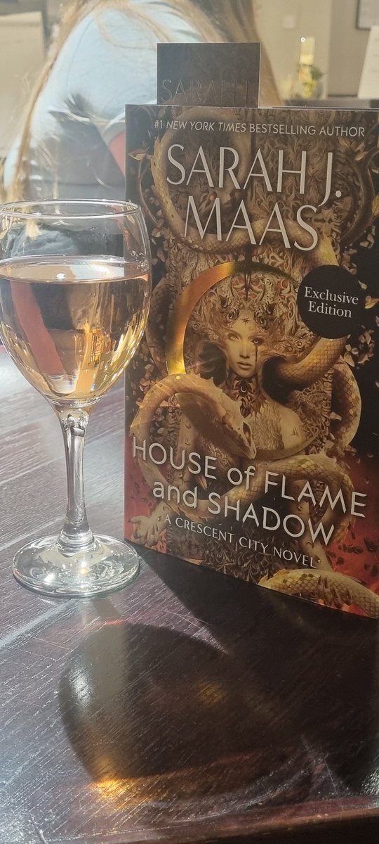 charlottesbook2's tweet photo. Made it to a release party for Crescent City 3 😀 @WaterstonesGla 

Won the raffle 😭 nearly cried

Chose our team quiz name 😉

Avoiding the Internet until I finish the book and it breaks me, goodbye 😂 

#CrescentCity
#releaseparty #waterstonesglasgow https://t.co/PjJ5voTPFX