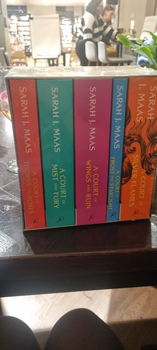 charlottesbook2's tweet photo. Made it to a release party for Crescent City 3 😀 @WaterstonesGla 

Won the raffle 😭 nearly cried

Chose our team quiz name 😉

Avoiding the Internet until I finish the book and it breaks me, goodbye 😂 

#CrescentCity
#releaseparty #waterstonesglasgow https://t.co/PjJ5voTPFX