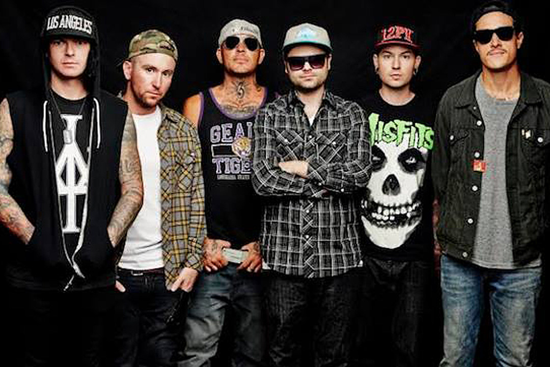 HUmafia's tweet photo. Hollywood Undead > Loudwire ? Page 5 https://t.co/S7EYV1YjPK https://t.co/E7Y4GY38KE