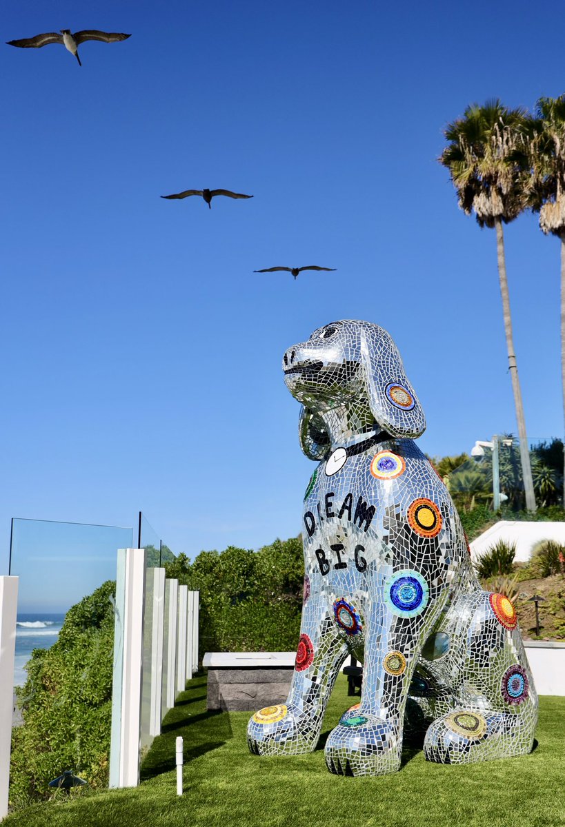 elaulhealey's tweet photo. Check out my latest sculpture it’s Huge!! 9 ft tall and it’s available for indoor or outdoor placement. You can check out more art etc. https://t.co/KAPcXUoIki 
.
#doglovers #dogsculpture #Landscapearchitecture #outdoorart #wowfactor #artsy #artcollector #luxuryart #statementart https://t.co/u9JfxXjOpy