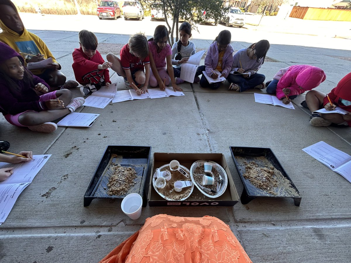 ms_campbelledu's tweet photo. This week, we have been exploring the rapid changes that happen to the Earth’s surface. Earthquakes, Volcanoes, and Landslides... Oh My!@Robertson_Elem #robertsonU #RobertsonUbuntu https://t.co/zohkJVzLKn