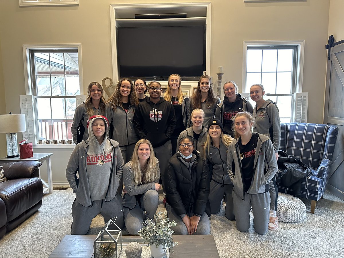 IUKWBB's tweet photo. Pregame lunch at the Ridner’s. Thanks Mom &amp; Dad! @SeanRidner @KristenRidner https://t.co/BuzLjIHEQB