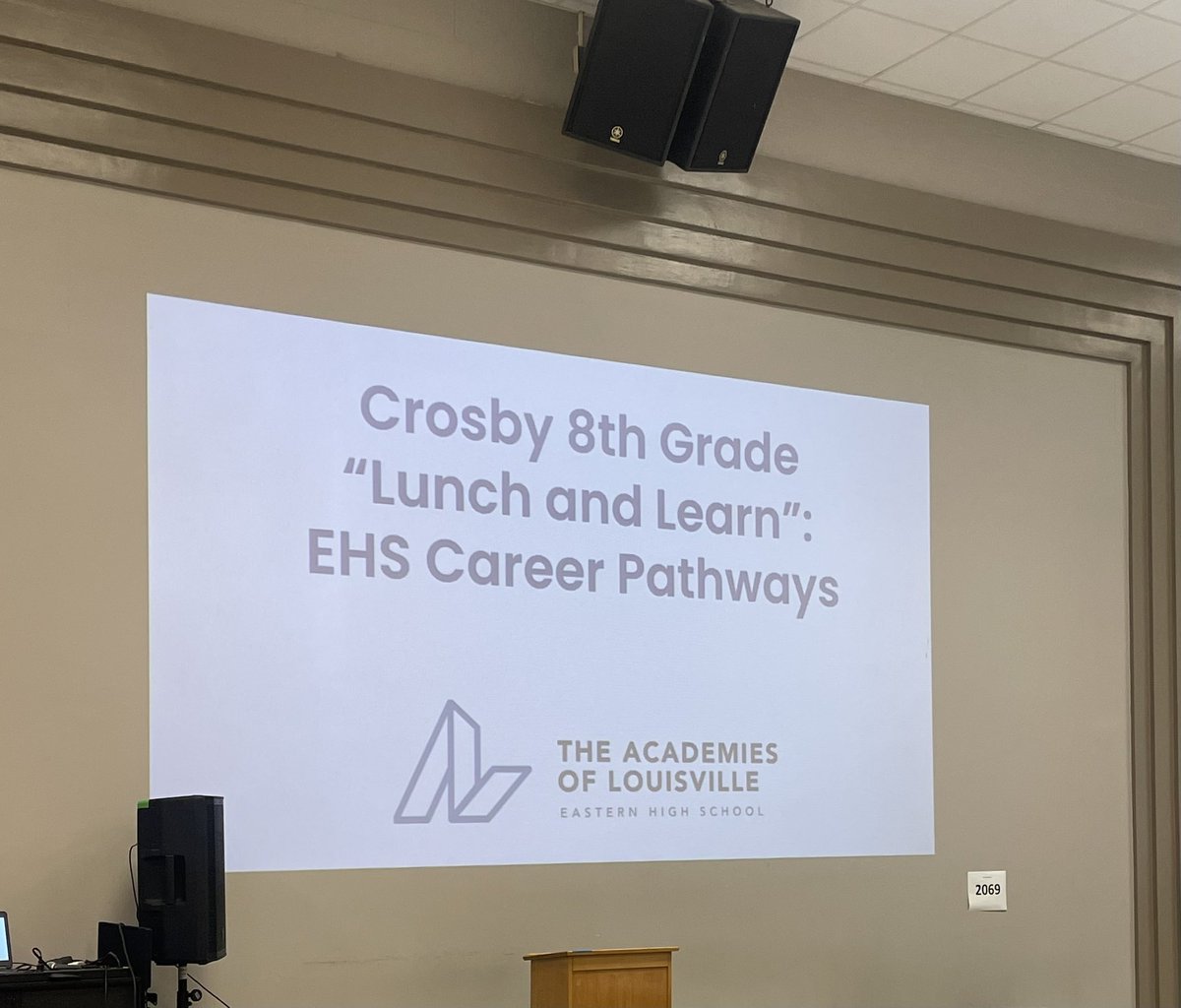 ✅ Day 1 of 3 this week where Eastern High School is hosting <a href="/CrosbyMiddle/">Crosby Middle School</a> 8th graders for a “Scheduling 101” session and an <a href="/AcademiesofLou/">AcademiesofLou</a> Career Pathways “Lunch and Learn”.  #FlyEagles  🟦🦅🟦