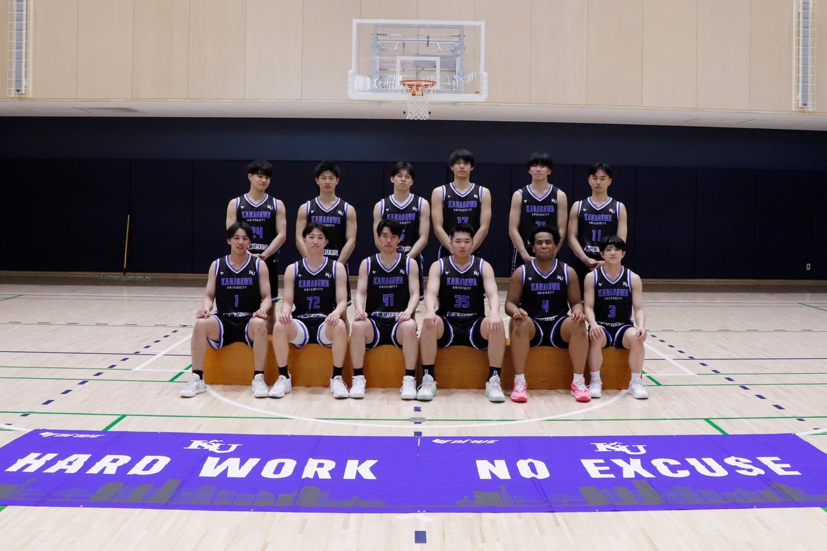 コネチカット大学　バスケ部ユニフォーム コネチカット大学 優勝記念 Tシャツ 紺 海外限定