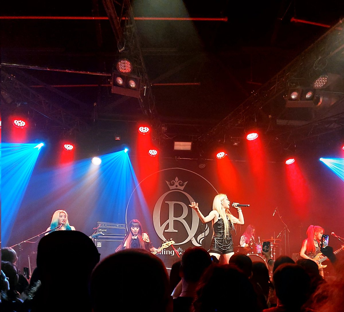 LuckStarlight's tweet image. I didn't take a lot of pics and also not the best quality 🙈 it was an amazing evening!! #rollingquartzincologne