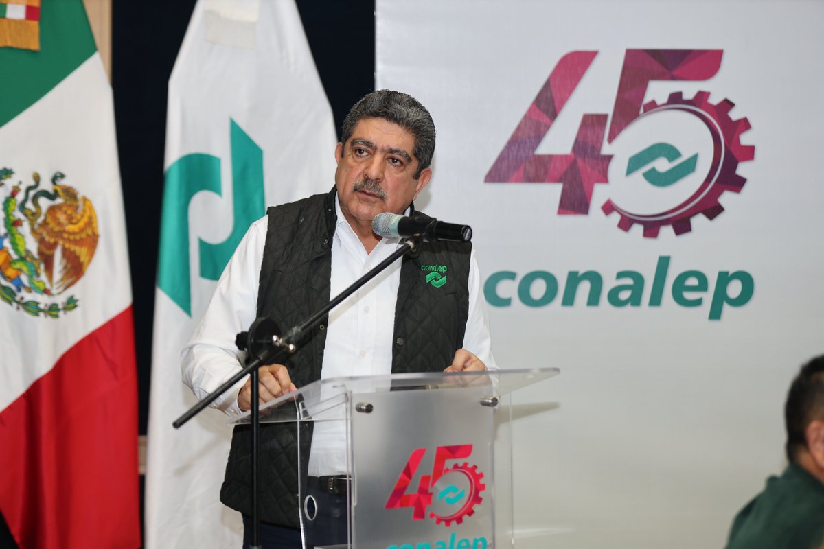 CONALEP_Mex's tweet photo. En la "1ra. Reunión Nacional de Directores Generales de Colegios Estatales 2024", El Dr. @ManuelEspino presentó el "Programa Anual de Trabajo 2024 del Sistema #CONALEP", enfocado en ampliar la matrícula dual, crecimiento educativo,  atención a migrantes y más.💪📚 https://t.co/c2OgzKRRaq