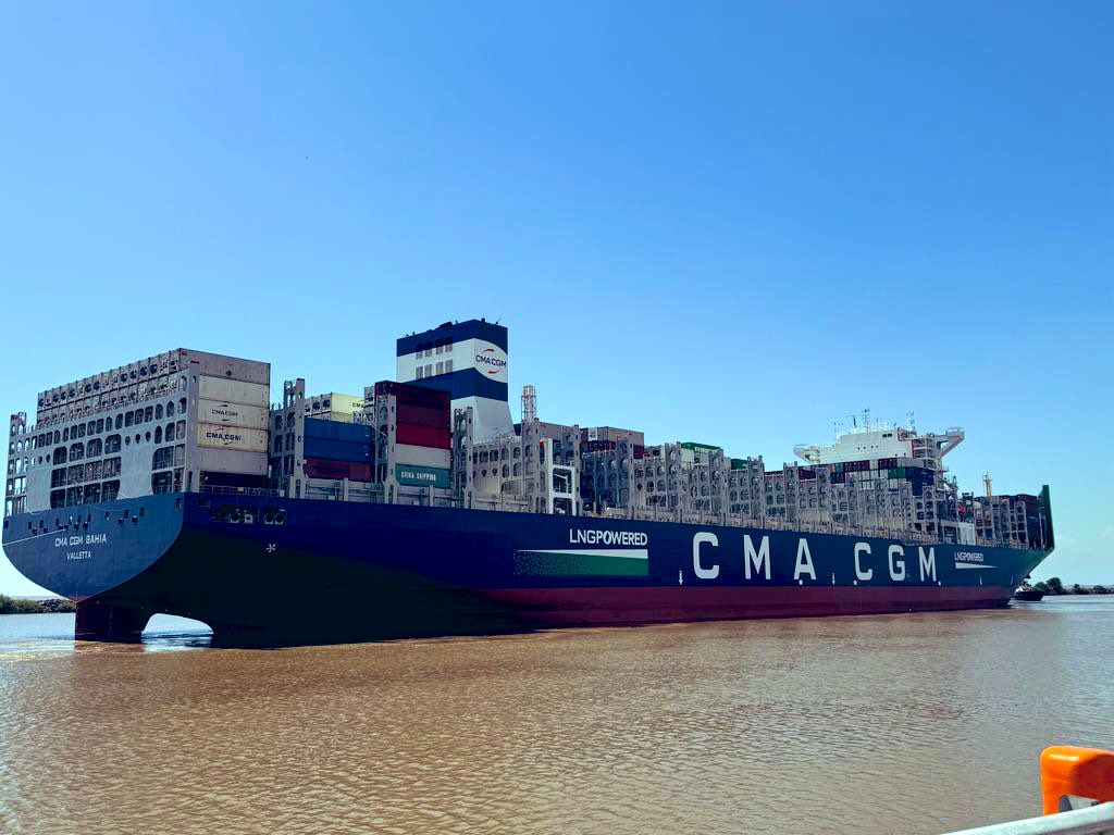 Llegó al puerto de Buenos Aires el primer buque portacontenedores propulsado a GNL
