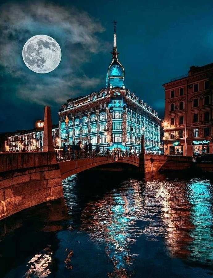 scastaldi9's tweet photo. Riverbero di luce
tra le persiane
dischiuse questa
notte mi farà
compagnia.
Scriverò una poesia
guardando il cielo
e l'argentea luna.

#GoodEvening 💙

#Riverberi 
#CasaLettori 
#GoodNight 
#Photography https://t.co/SBUHAYMoY7