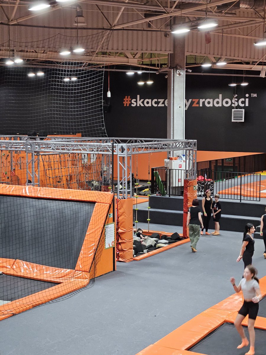 BadzKarol's tweet photo. Noo i padło na jumpcity😁😁
Ja piłem kawkę i jadłem batony, a dzieci szalały💪💪
#jumpcity #rumia #fun #ferie https://t.co/Tn2umPNucr