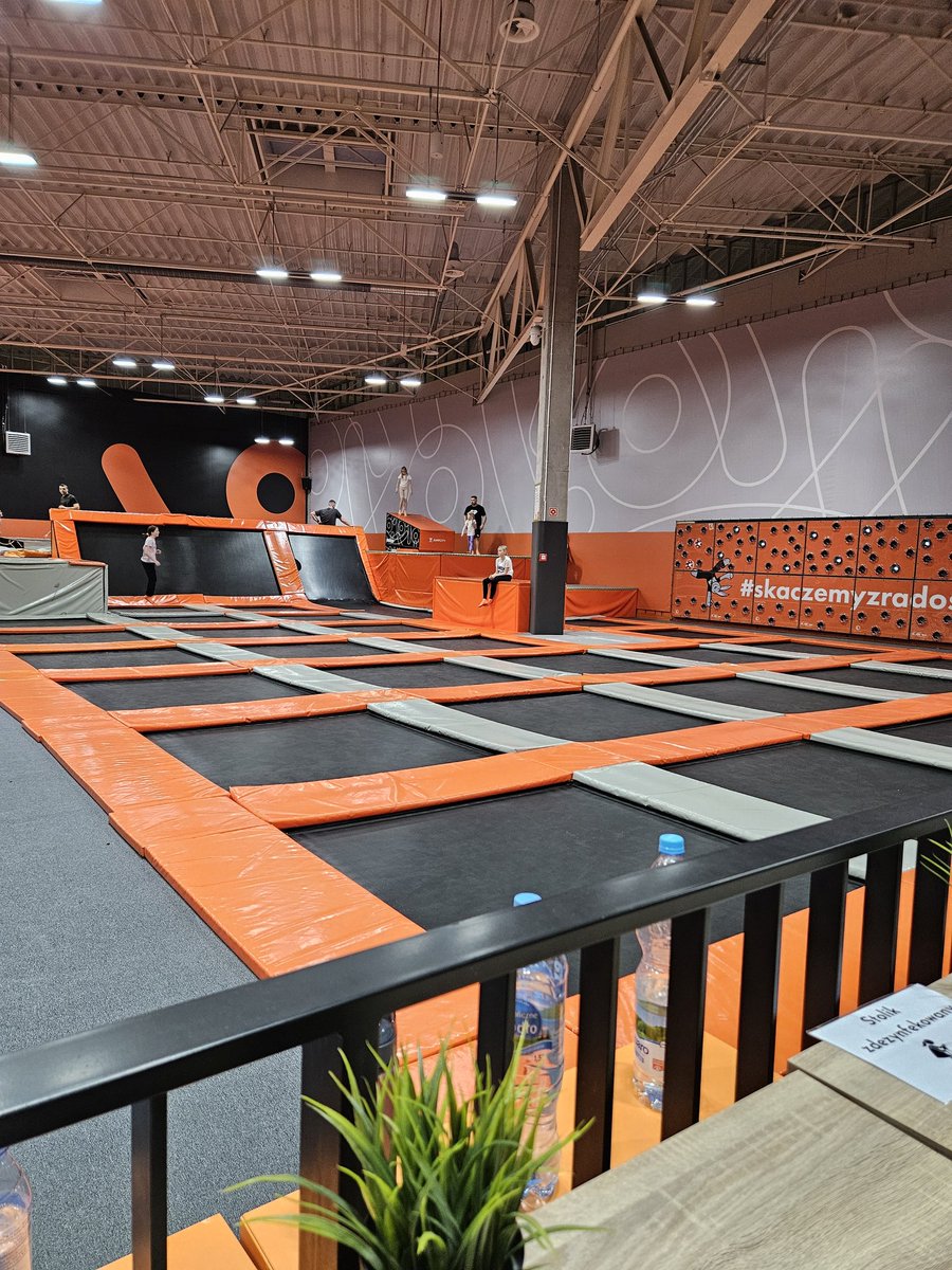BadzKarol's tweet photo. Noo i padło na jumpcity😁😁
Ja piłem kawkę i jadłem batony, a dzieci szalały💪💪
#jumpcity #rumia #fun #ferie https://t.co/Tn2umPNucr