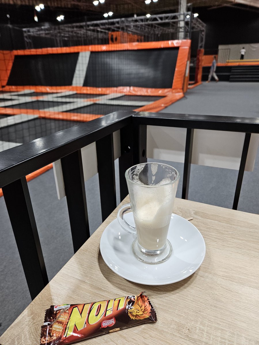 BadzKarol's tweet photo. Noo i padło na jumpcity😁😁
Ja piłem kawkę i jadłem batony, a dzieci szalały💪💪
#jumpcity #rumia #fun #ferie https://t.co/Tn2umPNucr