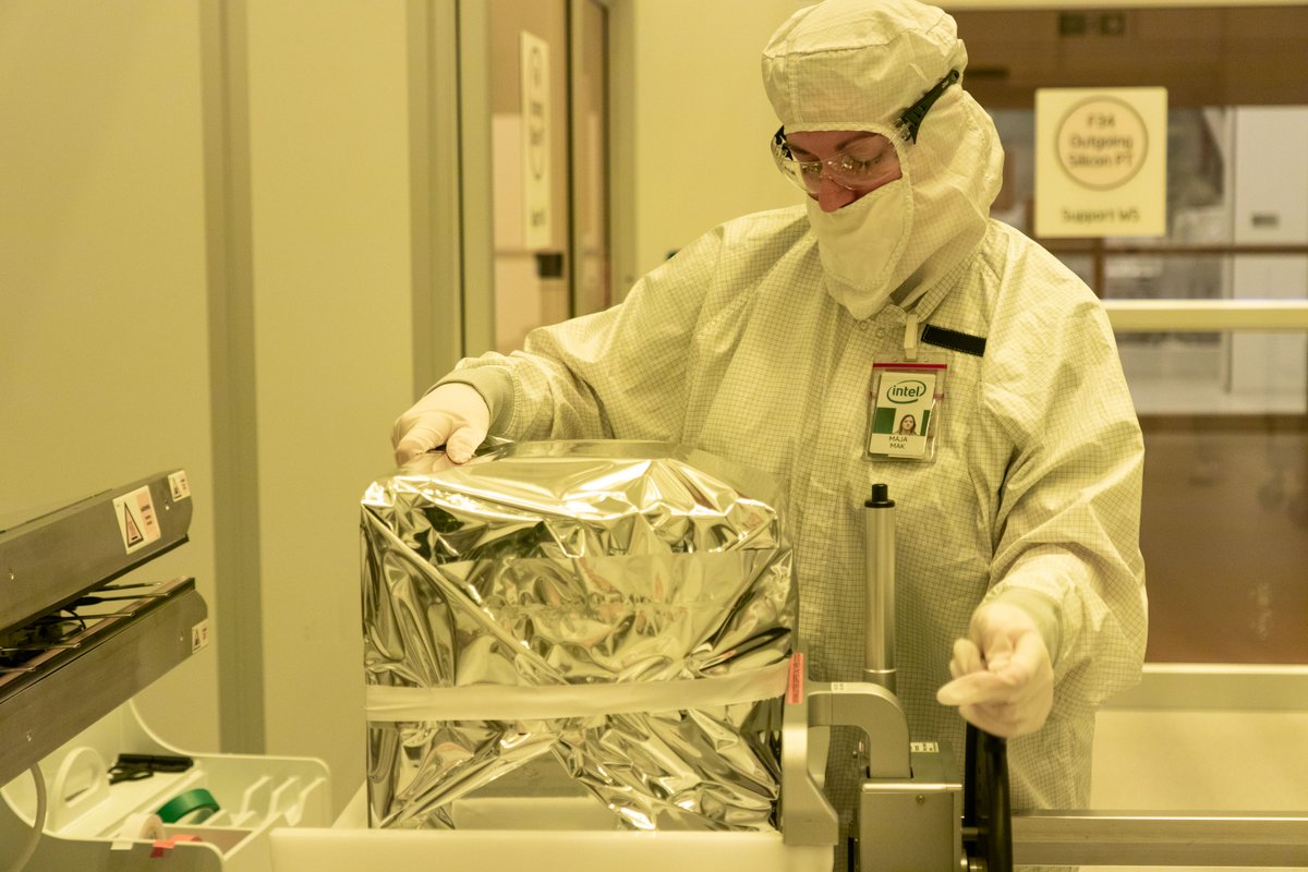 Intel_IRL's tweet image. 📣 Fab 34 has reached a major #Intel4 milestone! 

The first Intel® Core™ Ultra processors, code named #MeteorLake, were recently shipped from Fab 34 in Leixlip, marking another important moment in the delivery of Intel 4 technology from Ireland.

More: intel.ly/495Q3bu