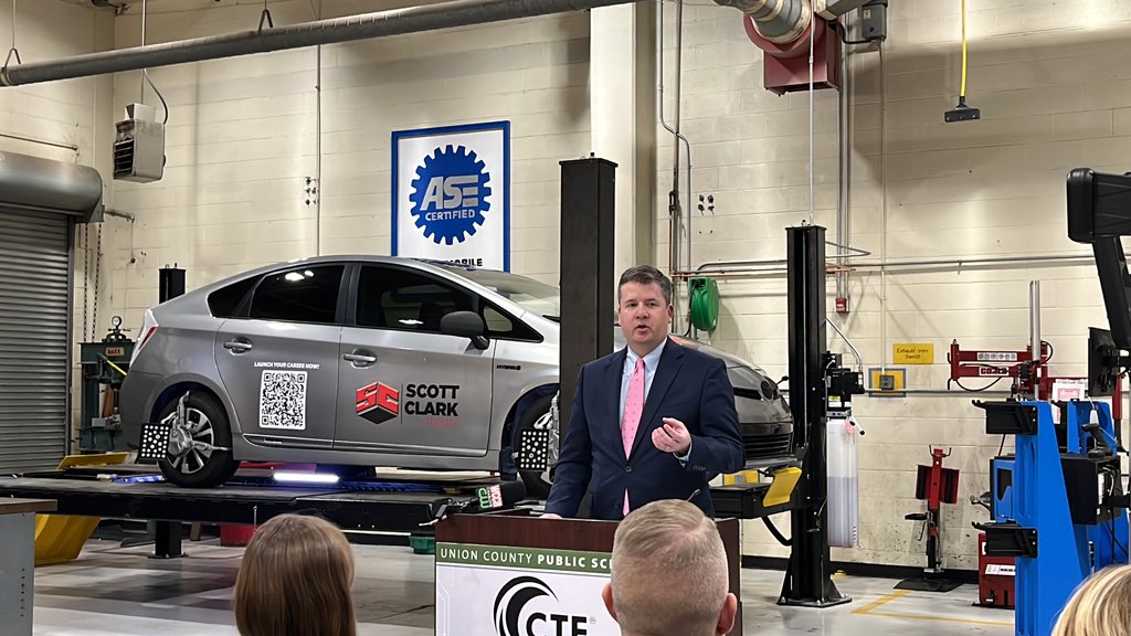 KVA_Inc's tweet photo. Weeee! Excited to be celebrating @CTEforNC credential attainment with @UnionCountySD. Did you know that 99% of #CTE students graduate from high school in 4 years? And 12k+ earned a credential before graduation! @ncpublicschools #NCWorkforce https://t.co/XtbQhtle6k