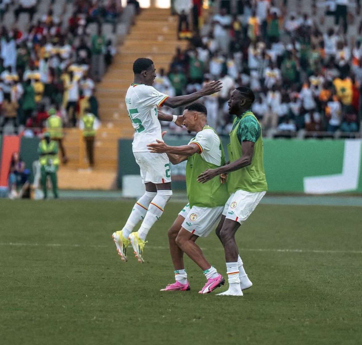 On avait tellement à cœur d’aller jusqu’au bout pour ramener une deuxième étoile à la maison mais la dure loi du sport en a décidé autrement. Merci pour votre soutien indéfectible. Nous reviendrons plus forts Inch’Allah. Sénégal rek 🇸🇳♥️🙏🏿