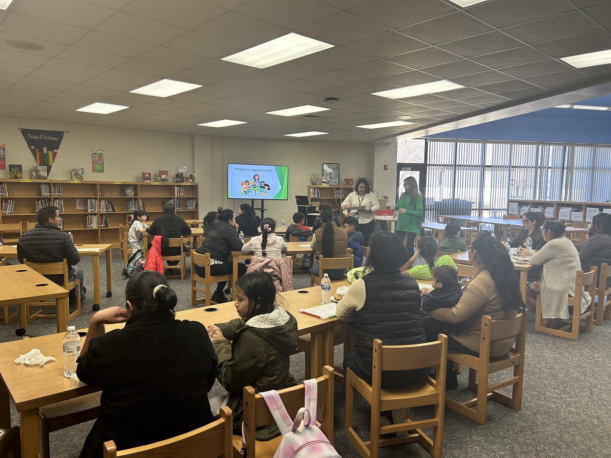 Today our 3rd grade parents learned side by side with their student and were provided resources and strategies to support at home. This was an amazing collaboration between @WalterBickettES @UCPS_ESL and Title I. @AGHoulihan @Renee_McKinnon1