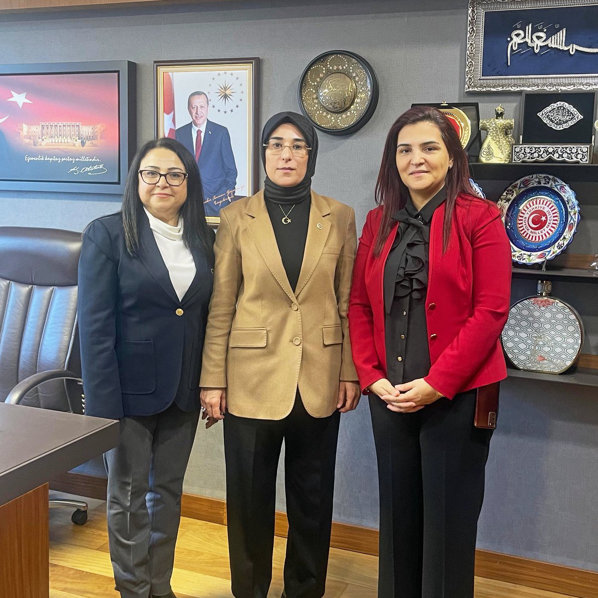 📍TBMM 

Gazi Meclisimizde ziyaretimize gelen Tarım ve Orman Bakanlığı Bakan Danışmanı Zehra Eren‘e ve Milli Eğitim Bakanlığı Bakan Danışmanı Dilek Kaya'ya teşekkür ediyorum.

<a href="/RTErdogan/">Recep Tayyip Erdoğan</a> <a href="/Akparti/">AK Parti</a> <a href="/erkankandemir/">Erkan Kandemir</a> <a href="/TCTarim/">T.C. Tarım ve Orman Bakanlığı</a> <a href="/tcmeb/">Millî Eğitim Bakanlığı</a>  <a href="/Dilekkaya_ak/">Dilek Kaya</a> <a href="/ZehraBekarEren/">Zehra Eren 🇹🇷</a>