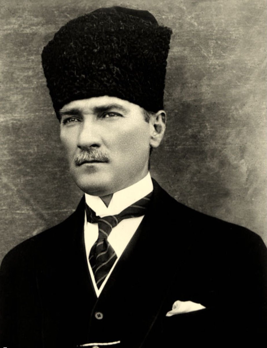 kilicdarogluk's tweet photo. "Türkiye Devleti'nin Şekl-i Hükümeti CUMHURİYETTİR." ANAYASANIN 1. MADDESİ🇹🇷 https://t.co/ecfMMbzJQb