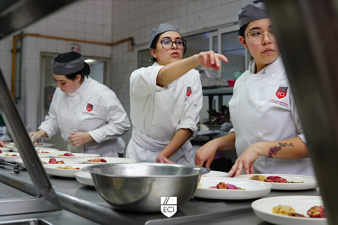 ECIGdl's tweet photo. Increíble examen del módulo de cocina vegetariana por parte de nuestros alumnos de la Licenciatura en Gastronomían 🤩 #SoyECI

Inicio de clases 6 de mayo 📅
Conoce más información
👇
https://t.co/Jq2mYD08sa https://t.co/Odj1qj6Bgh