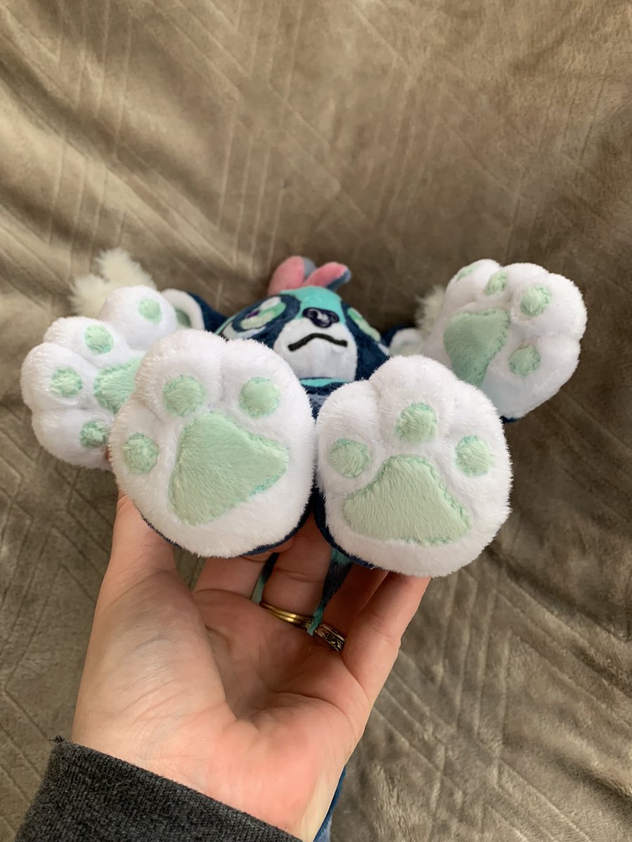 stitchesbyrix's tweet photo. My first OC commission: Liv, owned by Avocadog on FB! This is a modified @SylenisCrafts pattern and features a hand painted nose, full appliqué including eyes, and big moveable arms for hugging! Also a couple secret things to be revealed on delivery.😉 https://t.co/BEDhVsui1p