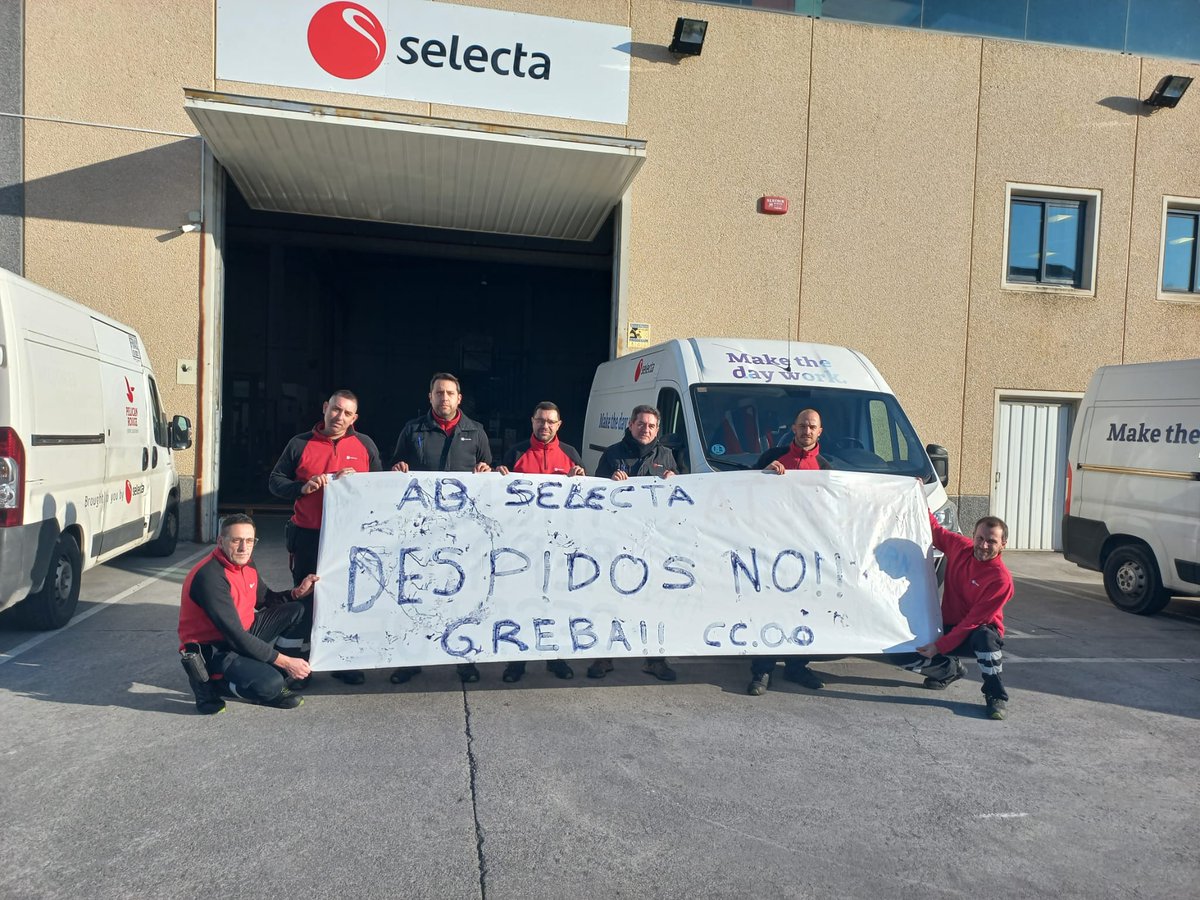Selecta_Trab's tweet image. Hoy la RLPT de @zerbitzuakccoo ha convocado asamblea de trabajador@s en la delegación de #Zamudio, el motivo:

📌Despidos Injustificados.
📌Propuesta de movilizaciones.

 Los trabajador@s de @Selecta_spain se han manifestado y han votado ir a la 🔥 #Huelga 🔥