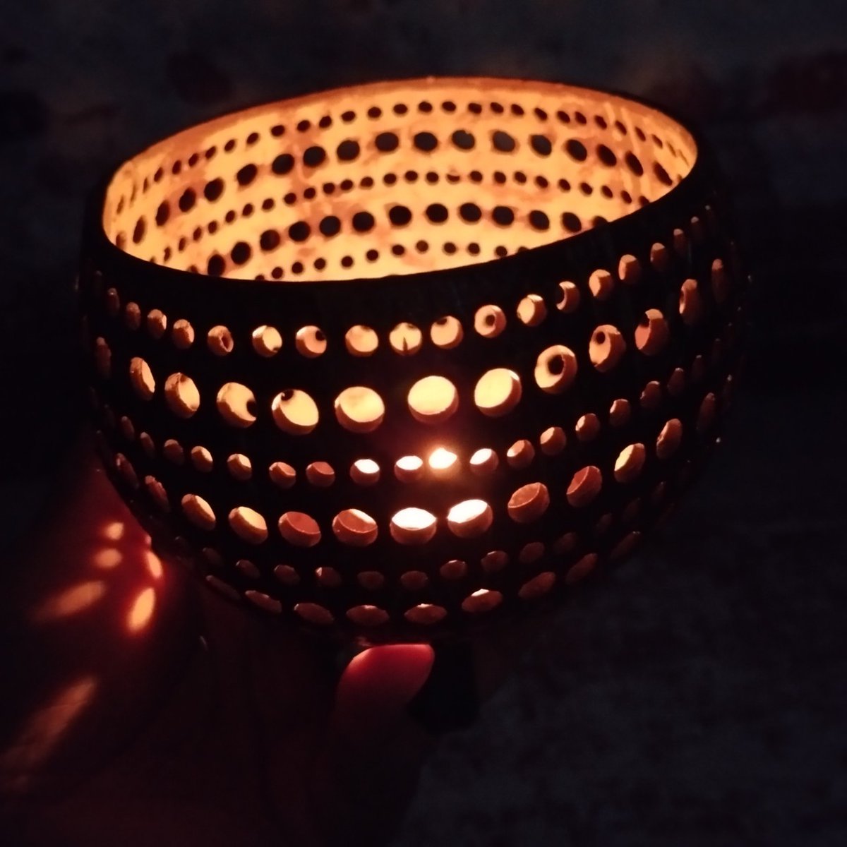 Coconut Shell Tea Light Holder Set, Eco-Friendly, Unique & Unusual Tea Light Base.💚🕯️
📍etsy.com/listing/711116…
#tuesdayvibe #TuesdayFeeling #thursdaymorning #valentinesdaygift #ideagift #spa #relax