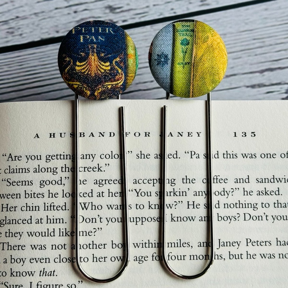 genabessire's tweet photo. "Peter Pan" & #Bookstack #Bookmarks/Fabric Cover Button Jumbo Paperclips (Set of 2)
#Bookish Creations I've made on Etsy: https://t.co/FOcjiUCAI5
#books #plannerbookmark #calendarbookmark #planner #calendar #handmade #booklover #readerscommunity #readers #forthejoyofreading https://t.co/VoWVOffL6P