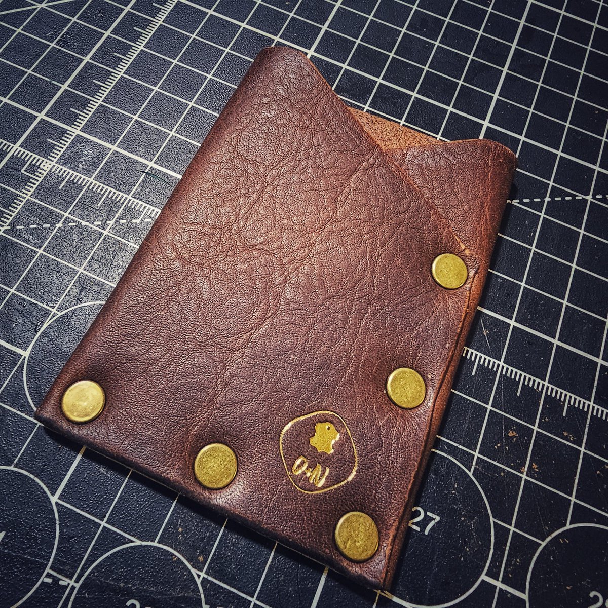 Oplusnleather's tweet photo. Handmade stitchless leather card holder
#handmade #SuperBowl #leather #oplusn #Canada #gift #wallet #cardholder https://t.co/ytHdVoDSF4