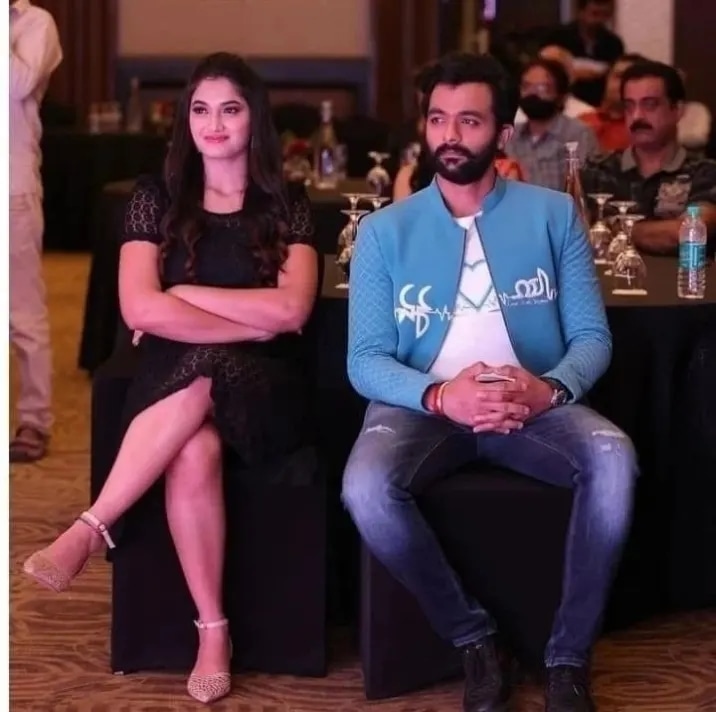 RaannaFans's tweet photo. #sandalwood #sandalwoodadda #kannada #kannadafilmindustry #kannadaactress #kannadamovies #kannadasongs #kannadathi 
#kannadahero  #onduoorali #ekloveya #meetmadona #raanna #prem @directorprems @RakshithaPrem  @iamraanna #Appu #Kiccha #DBoss #Yash #KicchaBOSS #YashBOSS #dbossfans https://t.co/n1i8DmjE8B
